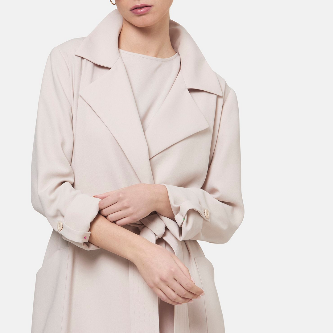 Light, fluid, and neutral.