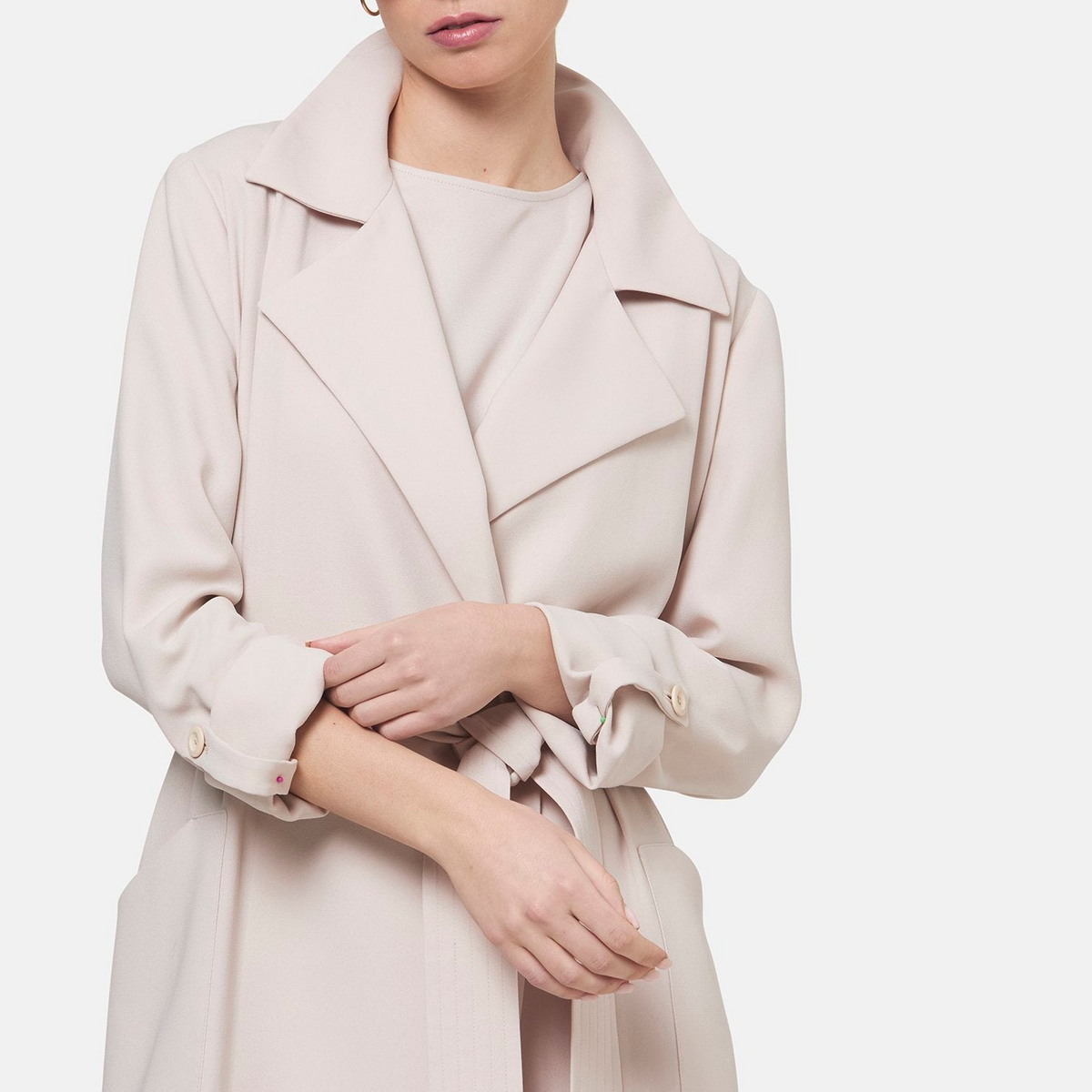 Light, fluid, and neutral.