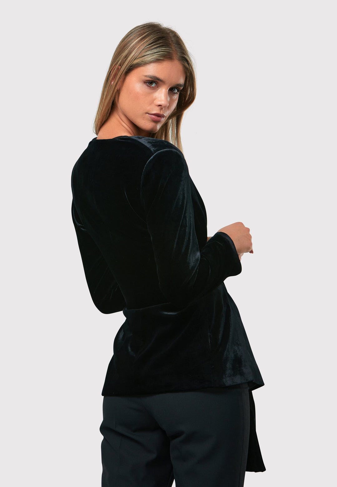 The Aurora Black Velvet Jacket is a stylish addition to your evening wardrobe. Designed with a wrap front and a self-tie attached belt for a customizable fit. Style with the Imogen black trousers for a full winter glam look, or pair with the coordinating Jill trousers for a chic and simple style.