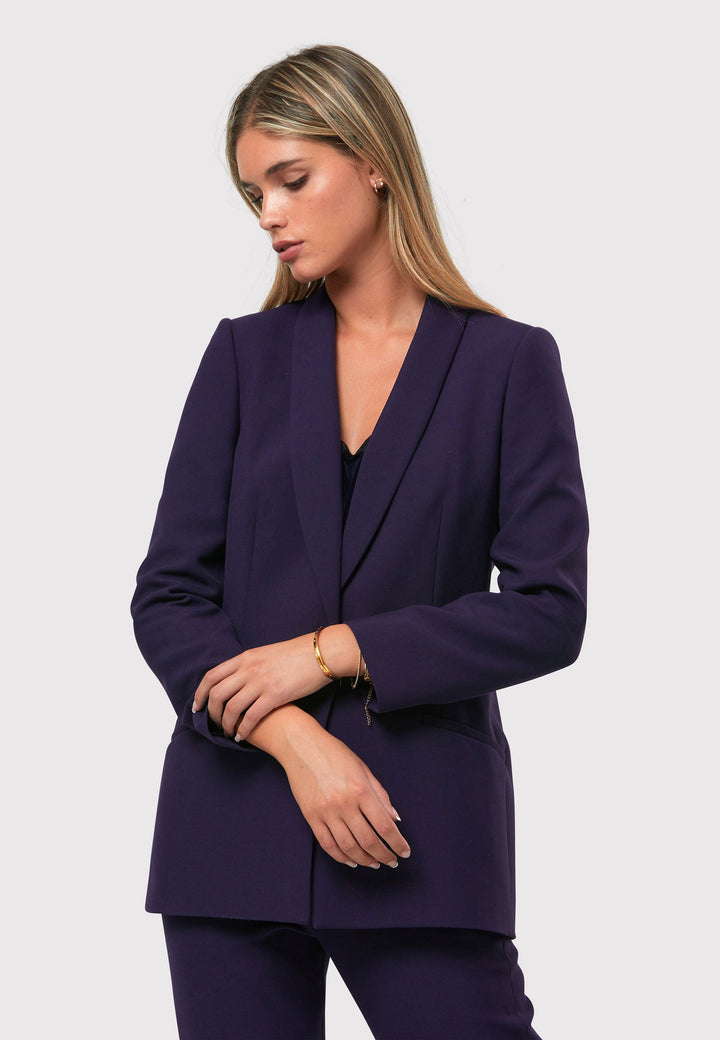 Introducing the Darcie Twilight Plum Jacket, a timeless expression of elegance. This impeccably tailored tuxedo jacket features a seamless shawl collar and welt pockets for a classic touch. The semi-fitted silhouette is enhanced by a single-button closure, ensuring a flattering and sophisticated look. Crafted from our signature tricotine with a hint of stretch, it promises comfort and ease. Complete your polished ensemble by pairing it with the matching Jill Twilight Plum Trouser.