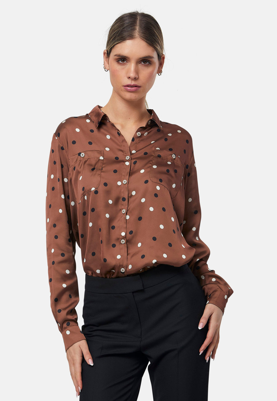 Elevate your day edit with the Ella Brown Polkadot shirt. Featuring patch pockets and a back center box pleat. Tuck into the black Jill trousers, add heels and a blazer, to create a refined daytime look that easily transitions into evening plans.