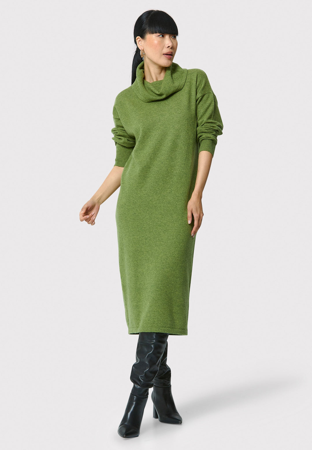 Have you met the Elora Chartreuse Green Cashmere Dress? A chic and versatile addition to your wardrobe. This midi-length dress features a loose, drapey polo neck, exuding effortless elegance. With full-length sleeves and tight ribbed cuffs, it offers a stylish yet comfortable fit. Crafted from luxurious cashmere, this dress effortlessly combines sophistication and comfort, making it the perfect go-to piece for any occasion.