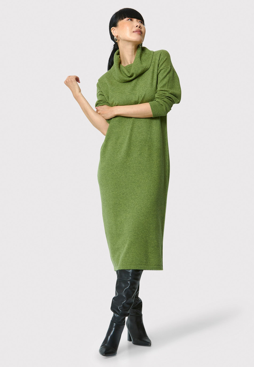 Have you met the Elora Chartreuse Green Cashmere Dress? A chic and versatile addition to your wardrobe. This midi-length dress features a loose, drapey polo neck, exuding effortless elegance. With full-length sleeves and tight ribbed cuffs, it offers a stylish yet comfortable fit. Crafted from luxurious cashmere, this dress effortlessly combines sophistication and comfort, making it the perfect go-to piece for any occasion.