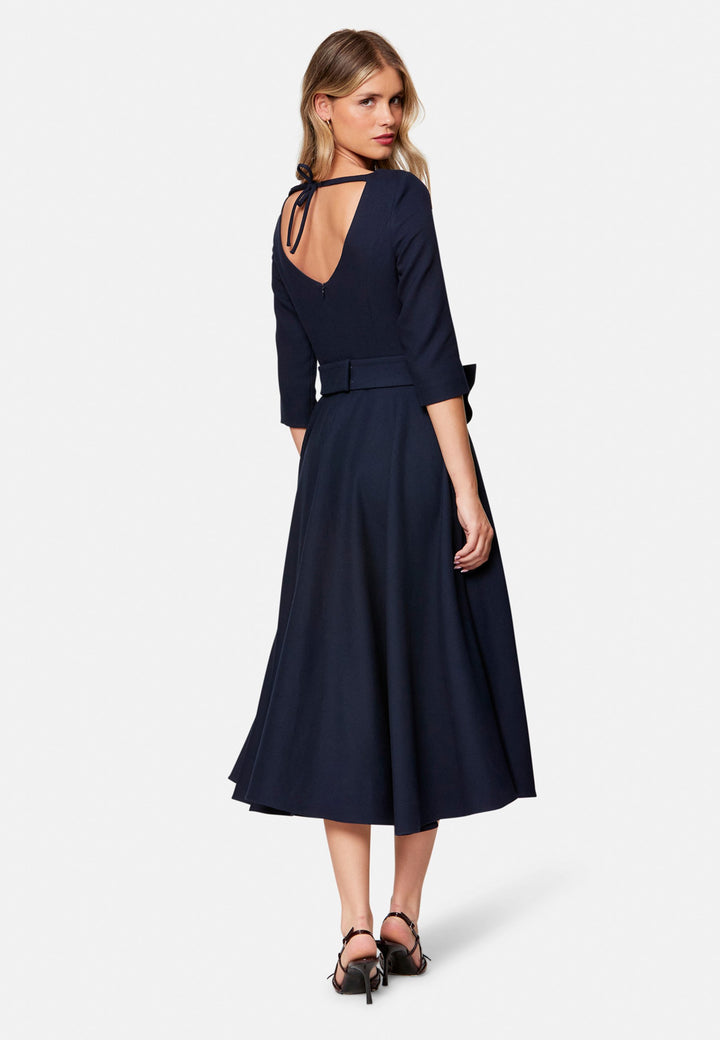 Eva, the modern fit-and-flare. Inspired by Hollywood glamour, this silhouette features a fitted bodice, flared skirt and a flattering scoop back. Designed with a round neckline, side seam pockets and a centre-back zip. The detachable bow belt adds a versatile finishing touch.