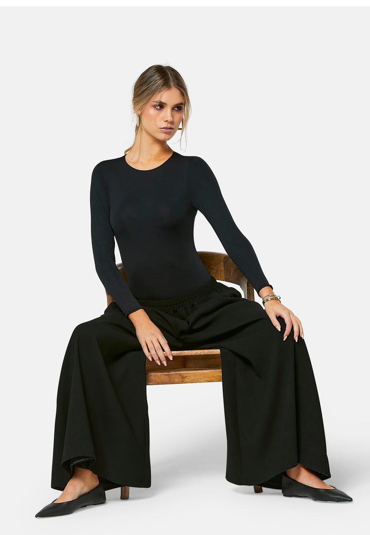 Imogen, black culottes in a fluid satin back crepe. Feature a flowy wide-leg, elasticated waistband and side pockets. A relaxed yet dressy look. Coordinate with black sparkly tops and matching Lydiah trench for a complete outfit.