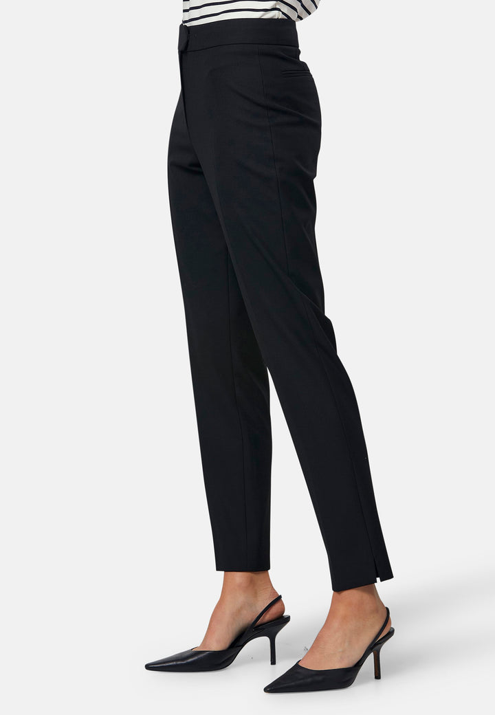 These classic narrow-leg trousers have a sleek, tailored fit. The clean front sits naturally at the waist and falls to an ankle-grazing length. Features jeet pockets, a high waist and slit on the hem. Pair with the Cassie Blazer for a professional look.