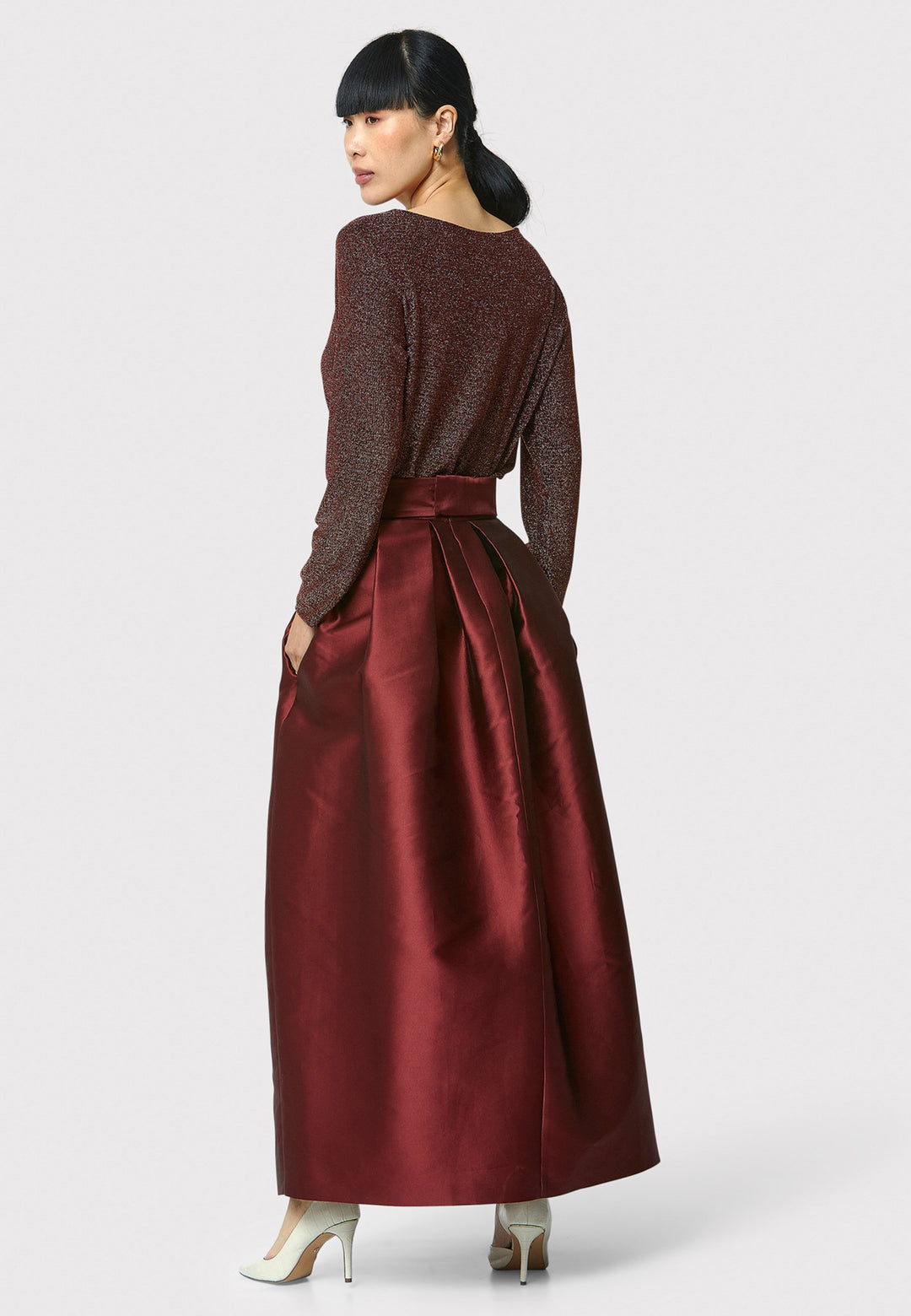 The Kennedy Mahogany Red Skirt is a sophisticated and chic piece inspired by 1950s fashion. This full-length A-line skirt features a structured design that captures the essence of iconic 50s style. Perfect for formal events and black tie weddings, the Kennedy Mahogany Red Skirt offers classic elegance with a modern twist.