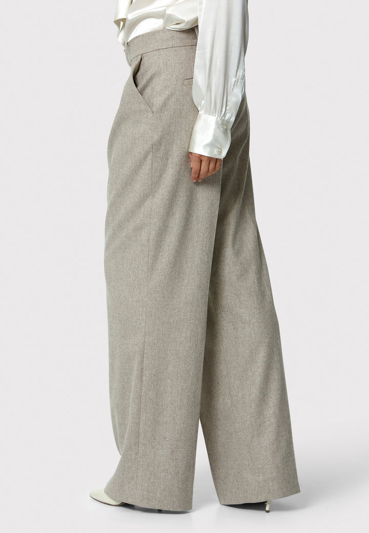 Lyra Trousers in melange mink, crafted from a soft-touch wool blend. This pleated front wide-leg relaxed fit trousers offer a timeless and versatile look suitable for both professional and casual settings. Pair the Anastasia Ivory silk blouse and matching Marlow Jacket for a chic tonal outfit.