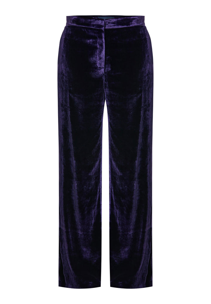 Indulge in luxurious comfort with our twilight plum wide-leg trousers. Flat-front trousers sit perfectly at the natural waist and include side pockets. Made from a premium purple tone velvet, a blend of silk and viscose, they exude elegance and sophistication.