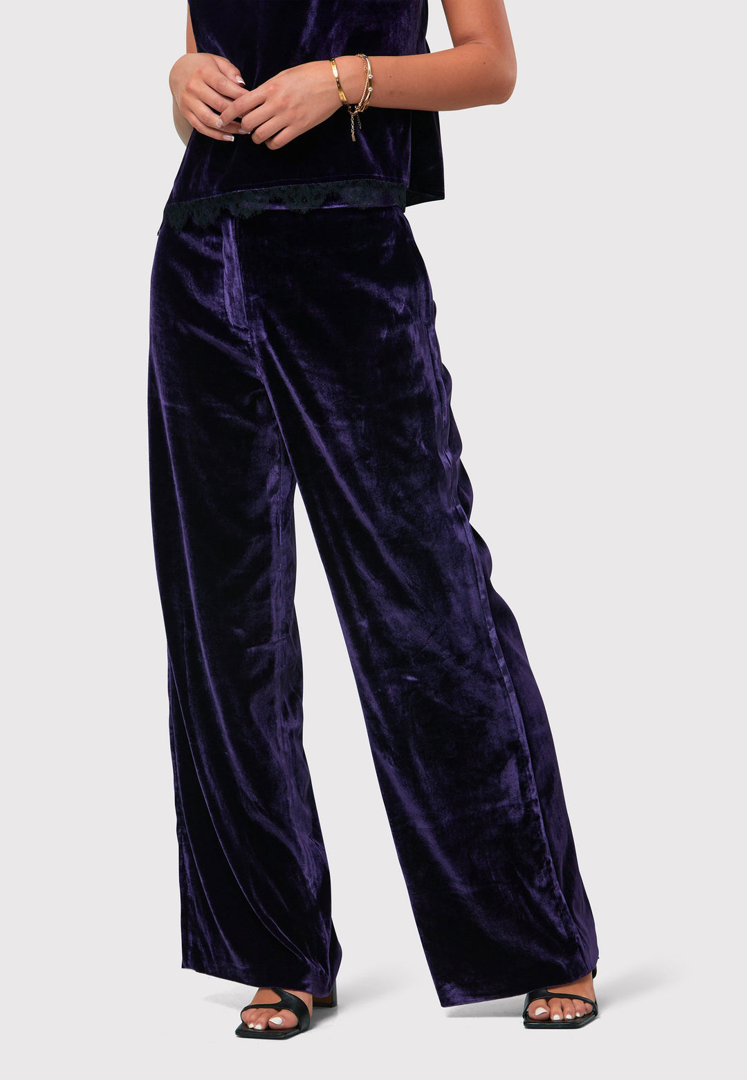 Indulge in luxurious comfort with our twilight plum wide-leg trousers. Flat-front trousers sit perfectly at the natural waist and include side pockets. Made from a premium purple tone velvet, a blend of silk and viscose, they exude elegance and sophistication.