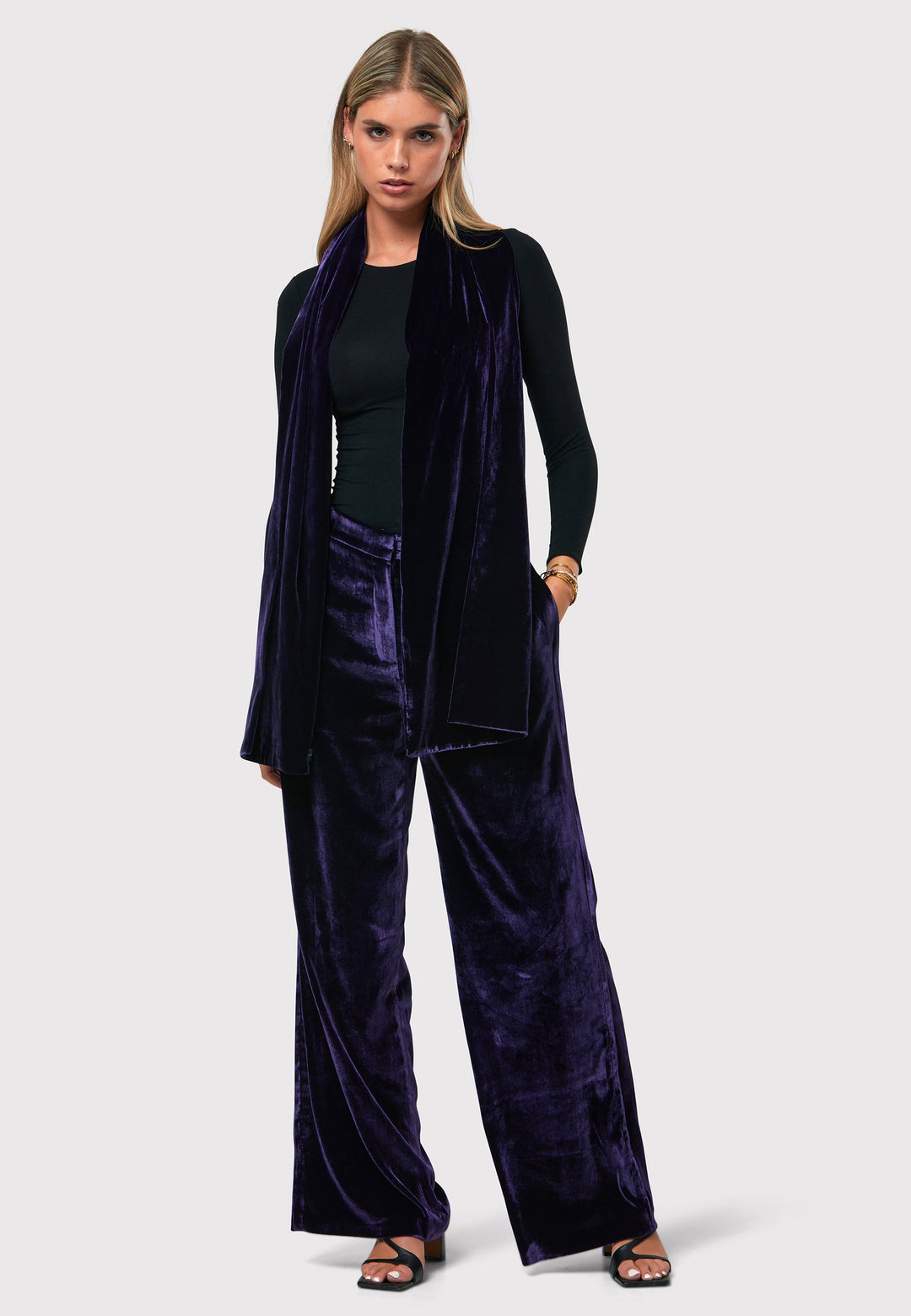 Indulge in luxurious comfort with our twilight plum wide-leg trousers. Flat-front trousers sit perfectly at the natural waist and include side pockets. Made from a premium purple tone velvet, a blend of silk and viscose, they exude elegance and sophistication.