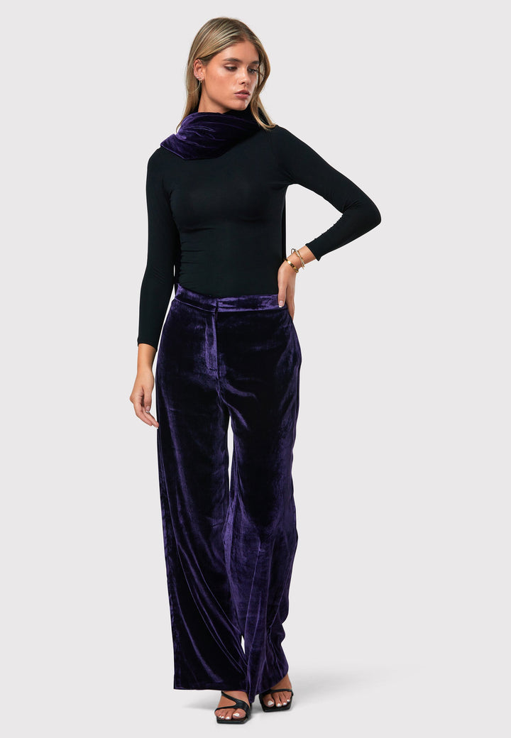 Indulge in luxurious comfort with our twilight plum wide-leg trousers. Flat-front trousers sit perfectly at the natural waist and include side pockets. Made from a premium purple tone velvet, a blend of silk and viscose, they exude elegance and sophistication.