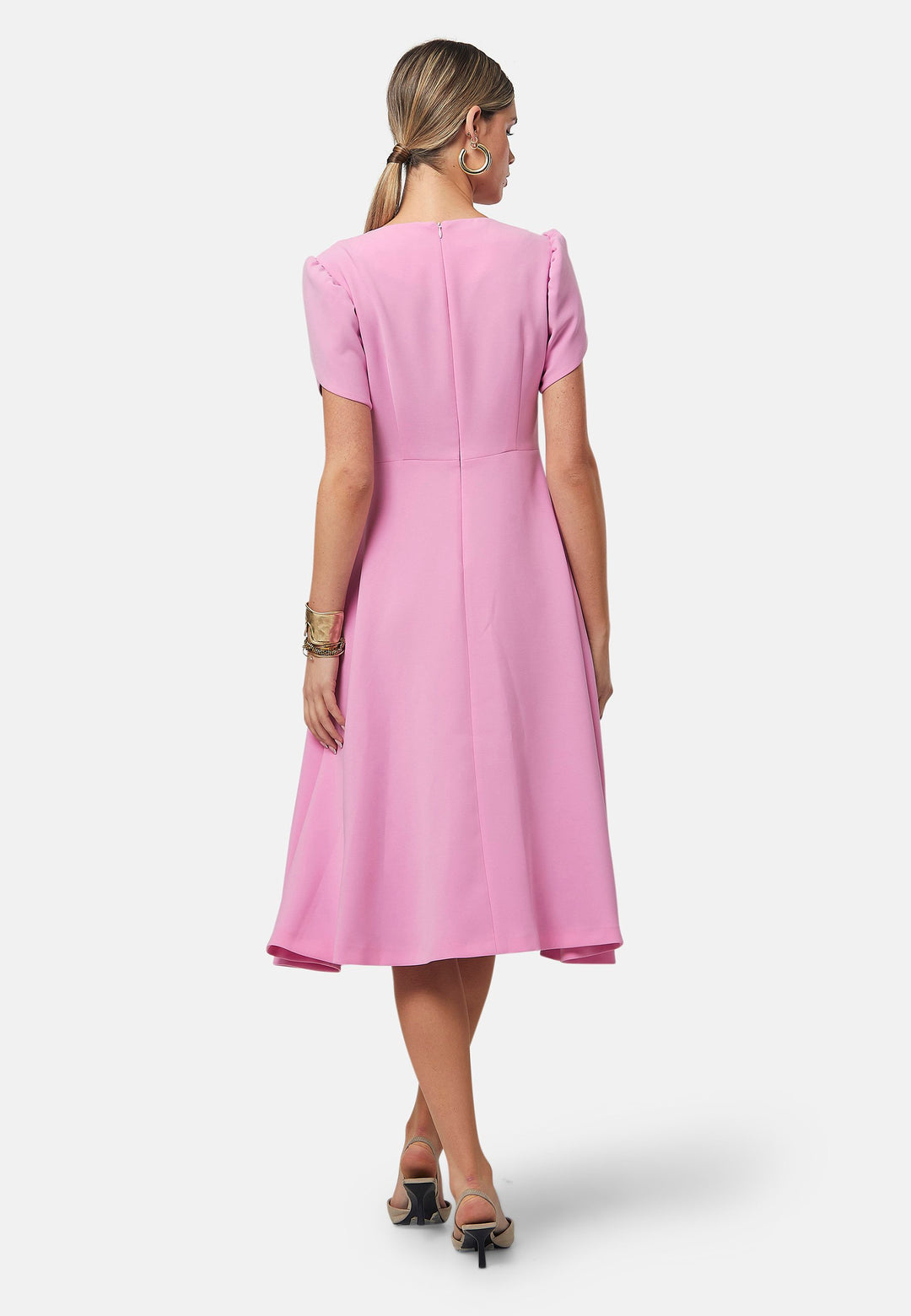 The Vera midi dress in a feminine pink hue features a flattering fit-and-flare silhouette. With short, puffed sleeves and subtle seam details. Crafted from our signature tricotine with a touch of elastane to ensure ease of movement. Perfect for formal luncheons, weddings or evening outings.