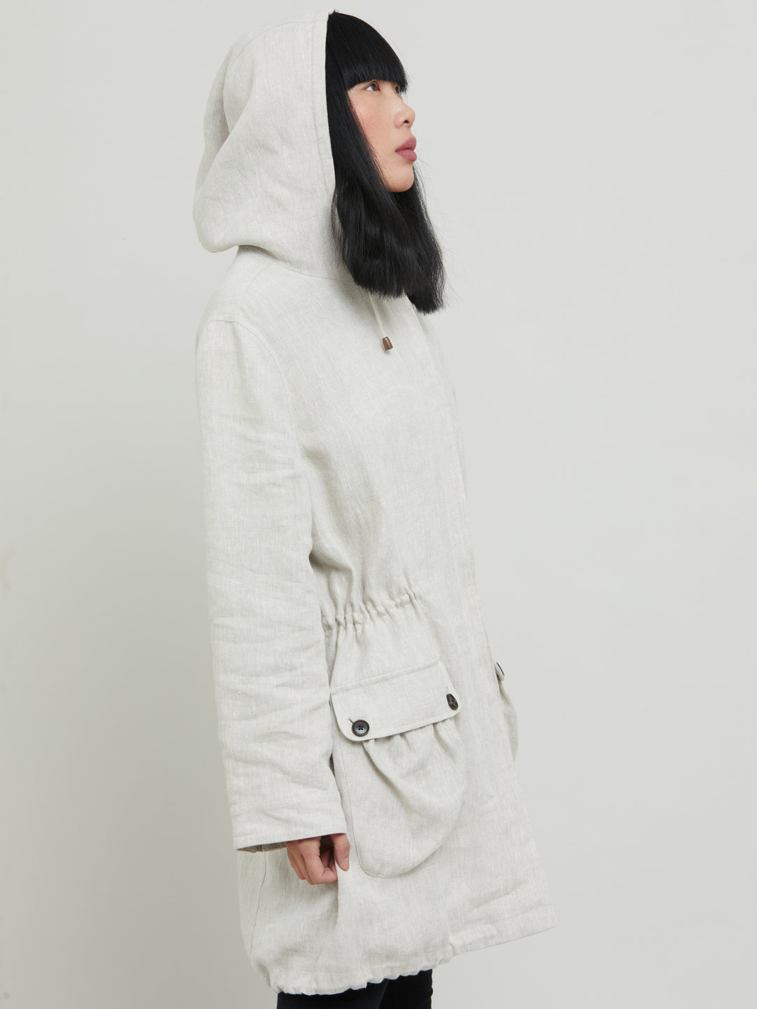 It's all about light layers when bridging the seasons. Cue our 100% linen pebble parka in a classic oatmeal tone. Lined and cut for a relaxed fit, this versatile hooded parka has handy pockets, a draw cord waist and fastens with a zip and press studs. Stylish and forever classic, it's a wardrobe investment you'll be sure to wear on repeat. Style with the matching Vanessa pant and Khloe sweatshirt. The perfect summer tonal look