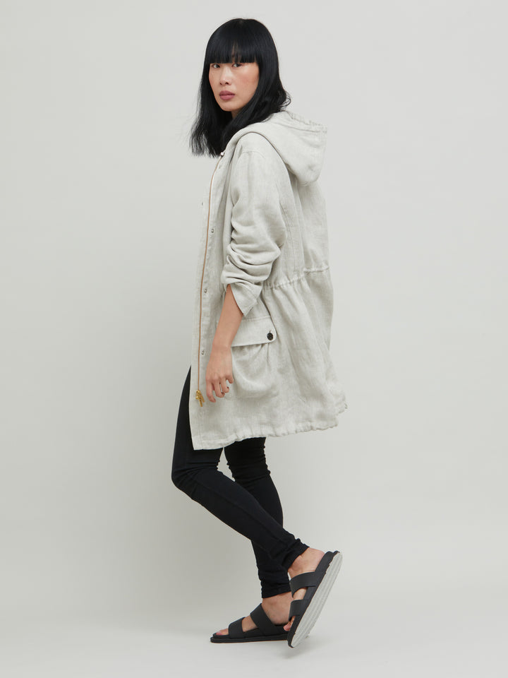 It's all about light layers when bridging the seasons. Cue our 100% linen pebble parka in a classic oatmeal tone. Lined and cut for a relaxed fit, this versatile hooded parka has handy pockets, a draw cord waist and fastens with a zip and press studs. Stylish and forever classic, it's a wardrobe investment you'll be sure to wear on repeat. Style with the matching Vanessa pant and Khloe sweatshirt. The perfect summer tonal look