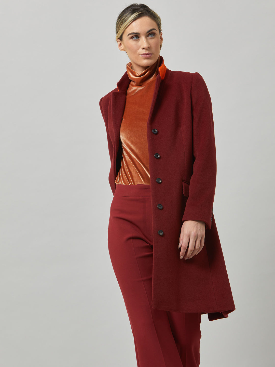 Lisa, practical winter glamour at its finest. Crafted in a warm russet red melton with a tidy collar & revere. Lisa features handy jeet pockets & concealed buttons. This knee-length coat ensures stylish winter warmth.