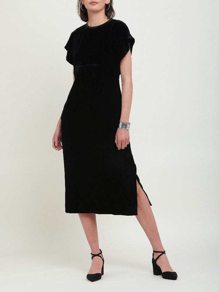 Occasionwear modernized. Meet the Shiv Black dress in Luxurious fluid velvet. An easy-fitting silhouette with side seam pockets falls to the mid-calf & features a side slit, dropped sleeves, and an elegant key-hole back neck detail. Attending a winter wedding? This is the dress for you.